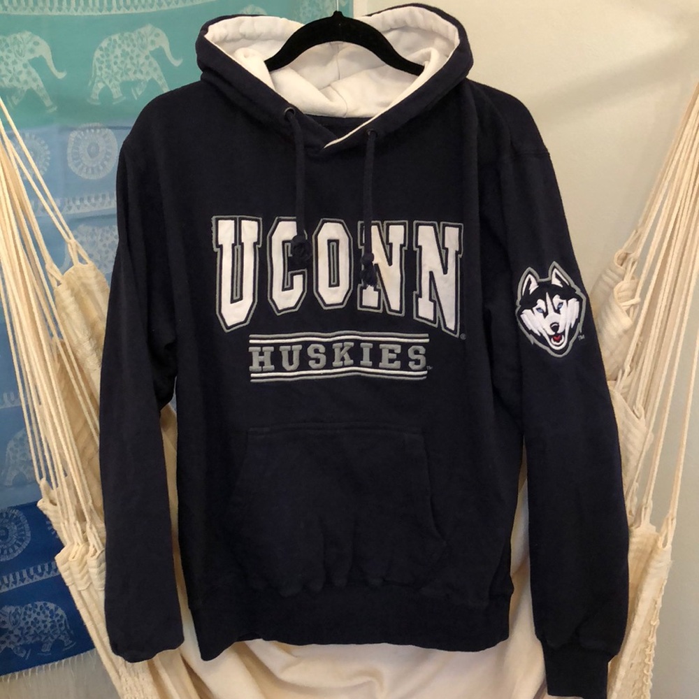 UCONN sweatshirt
